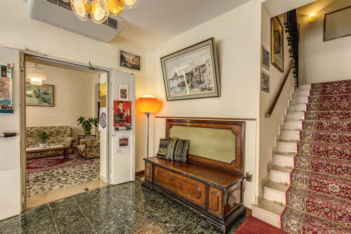 Dolomiti-Italy-Venezia-Lobby-5