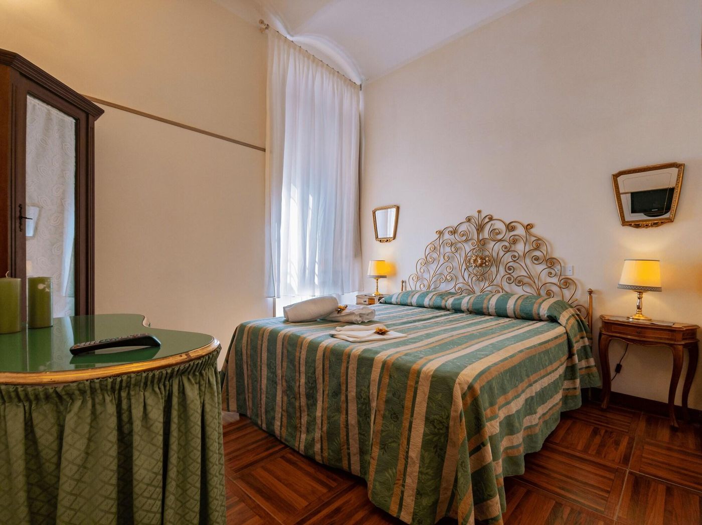 B&B Siena in Centro - Albergo Diffuso-Italy-SIENA-Room-2