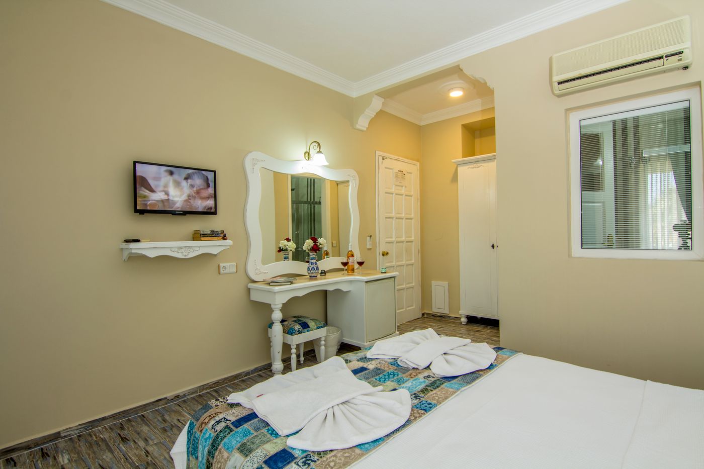 Hotel-Karbel-Sun-Room-35