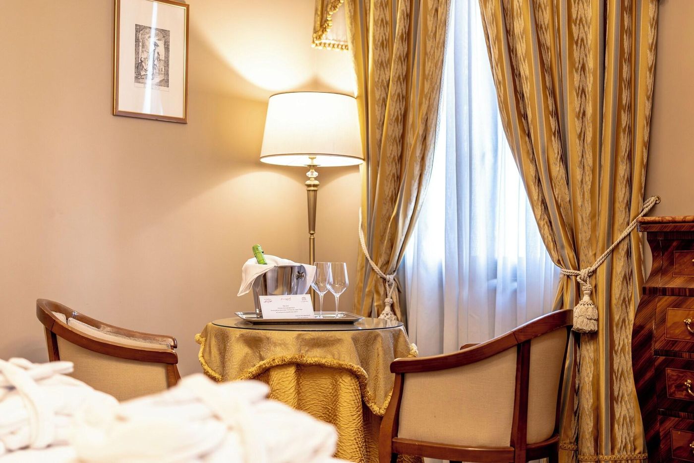 Al-Ponte-Dei-Sospiri-Junior-Suites-Room-16