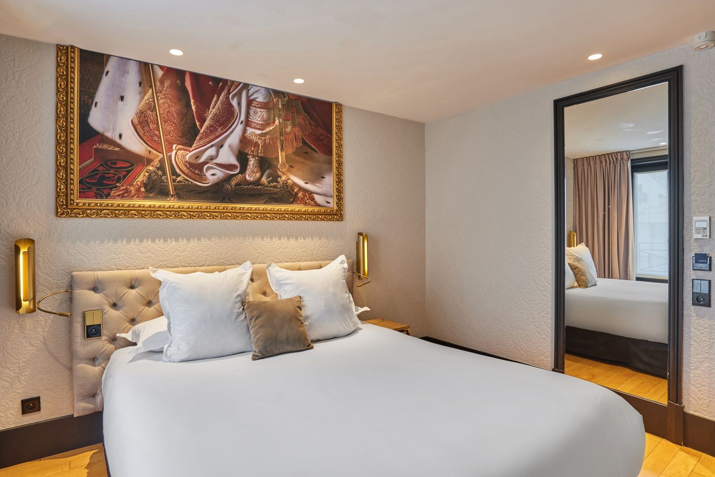 Hotel-Eiffel-Petit-Louvre-Room-14