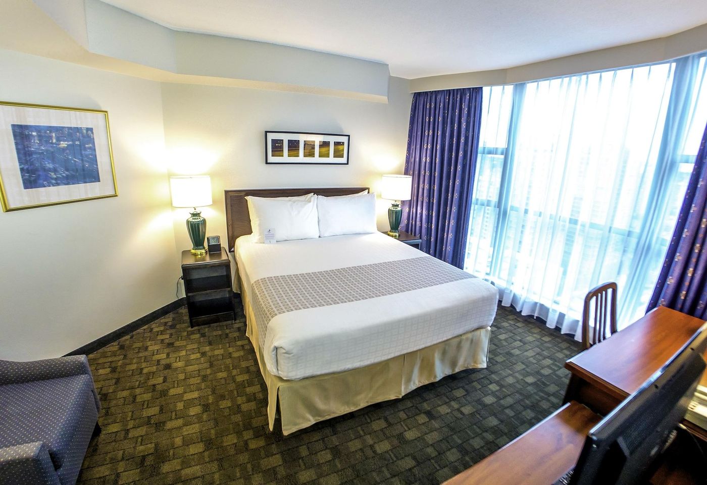 Rosedale-On-Robson-Suites-Hotel-Room-26