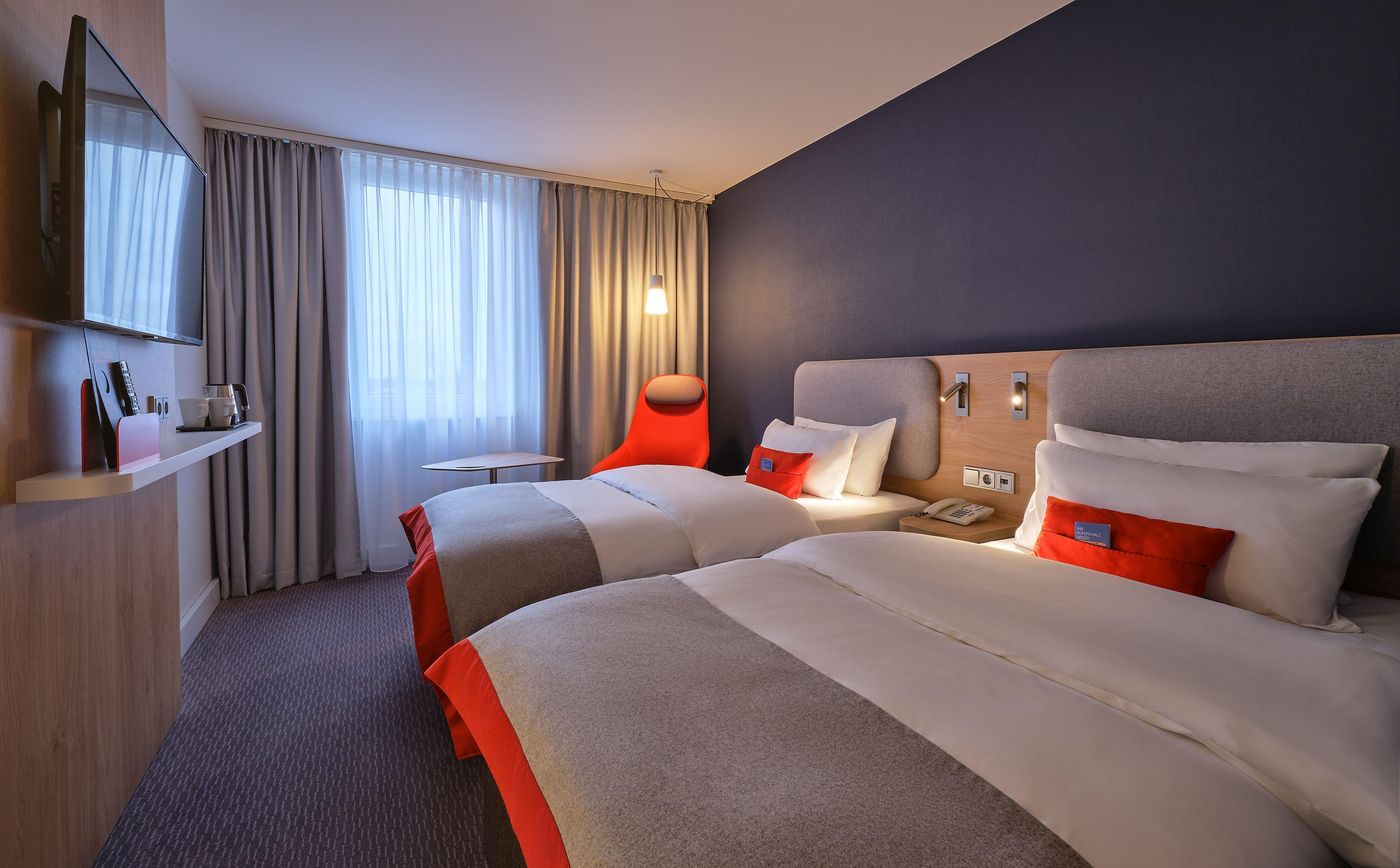 Holiday-Inn-Express-Berlin-City-Centre-Room-18
