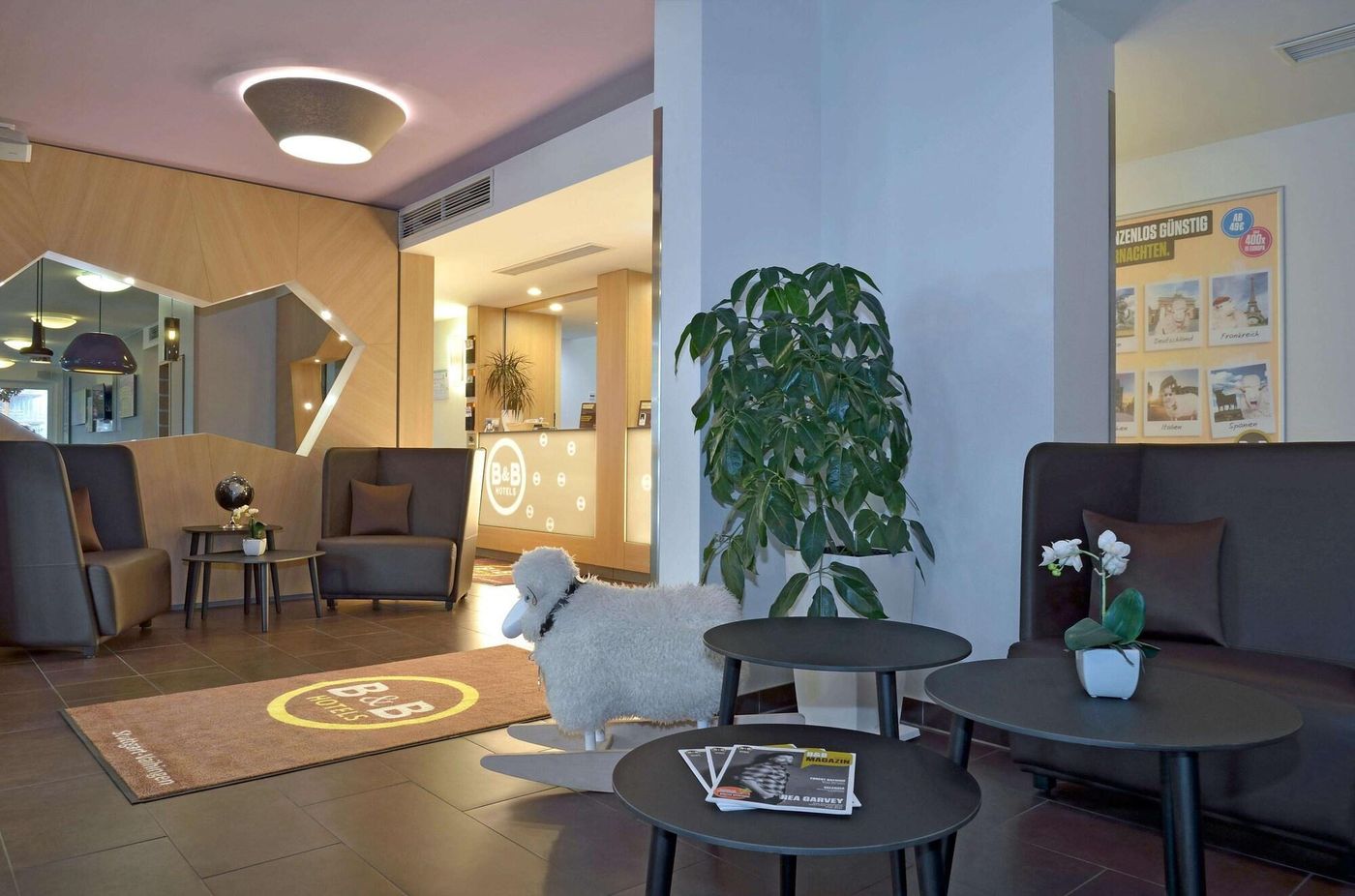 B&B Hotel Stuttgart-Vaihingen-Germany-Stuttgart-Lobby-10