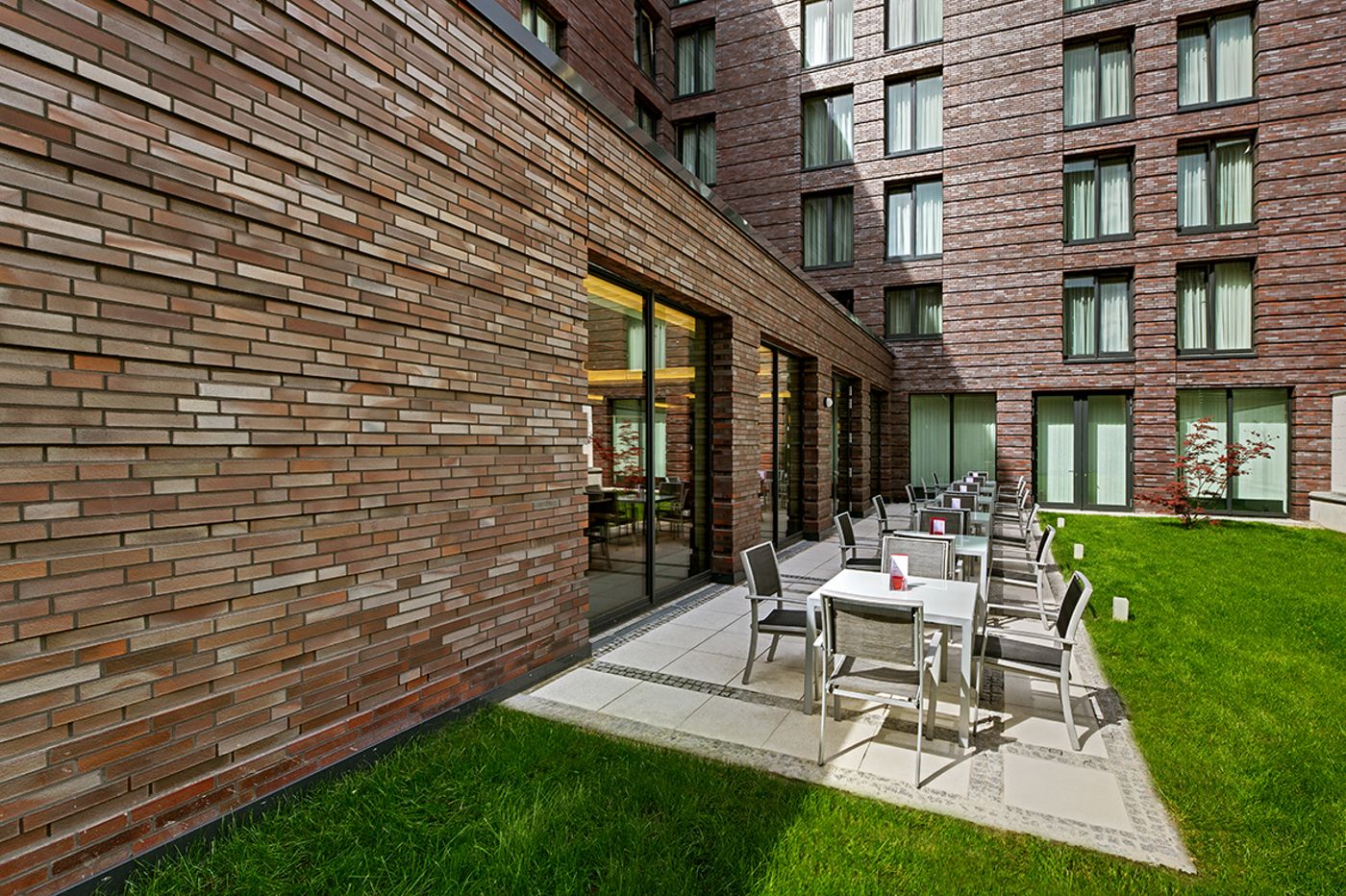 Hampton-By-Hilton-Berlin-City-West-Terrace-3