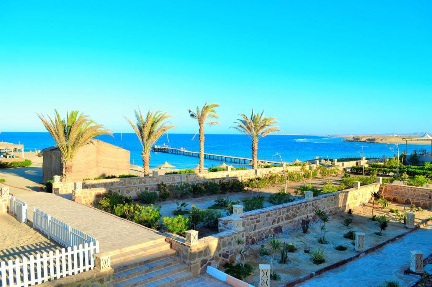 Rohanou Beach Resort And Ecolodge