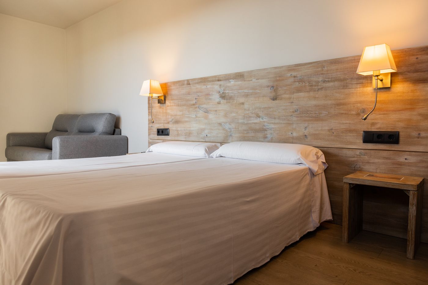 Arrels-d--Emporda-Aparthotel-Room-20