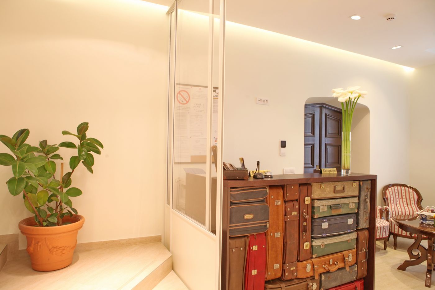 Garni Hotel Dum-Serbia-BELGRADE-Lobby-9