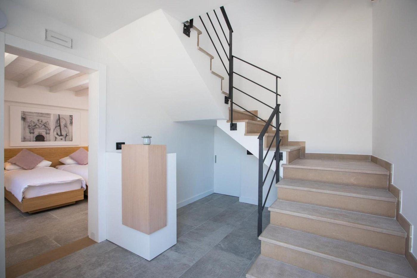 Bova-Luxury-Rooms-Lobby-27