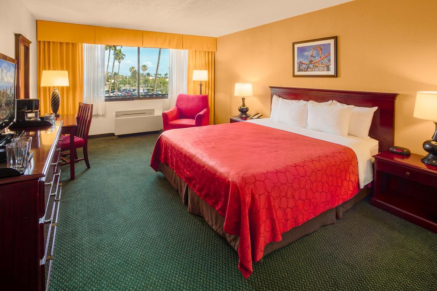 Knotts Berry Farm Hotel