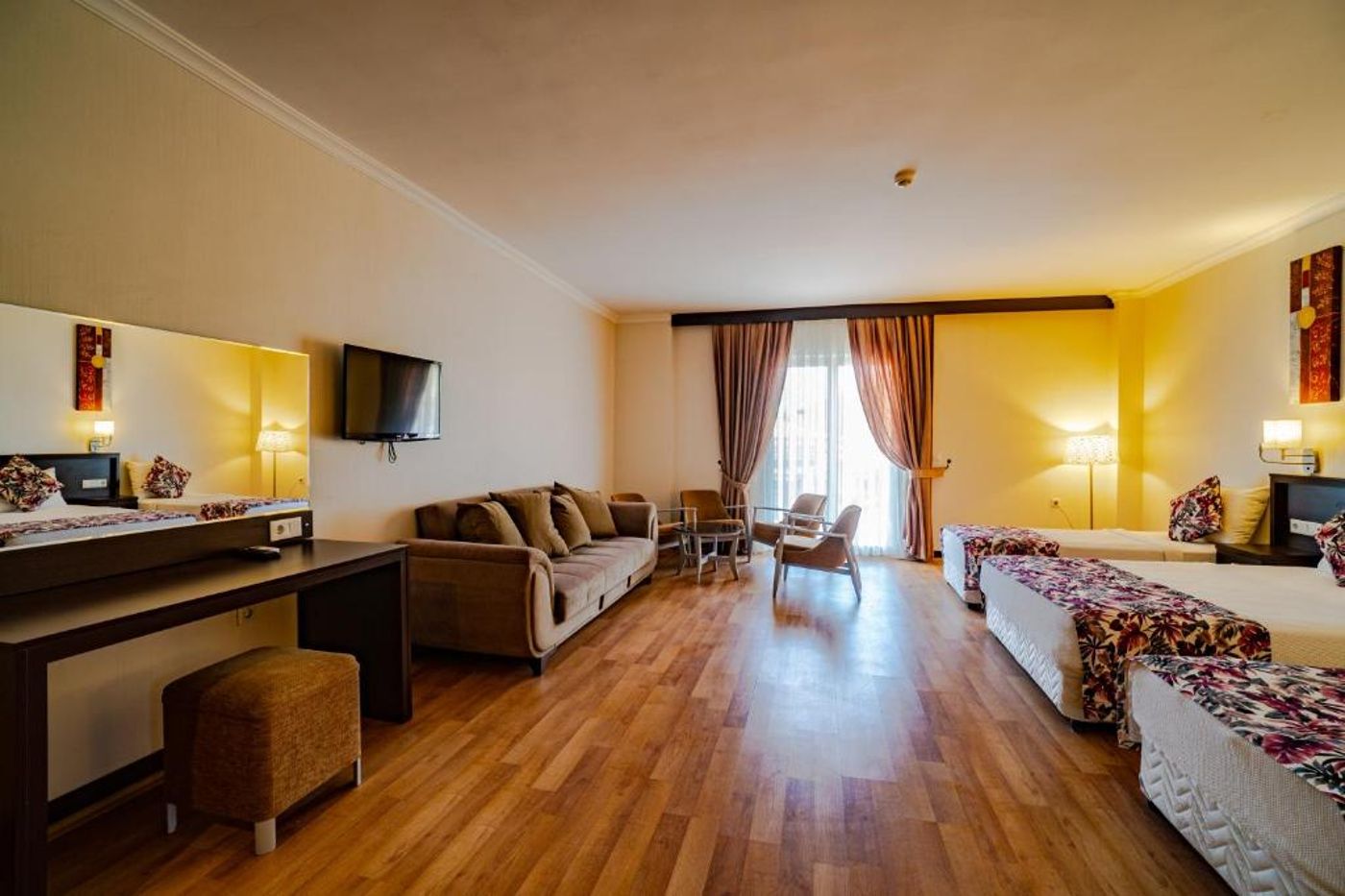 Sunshine Holiday Resort Hotel