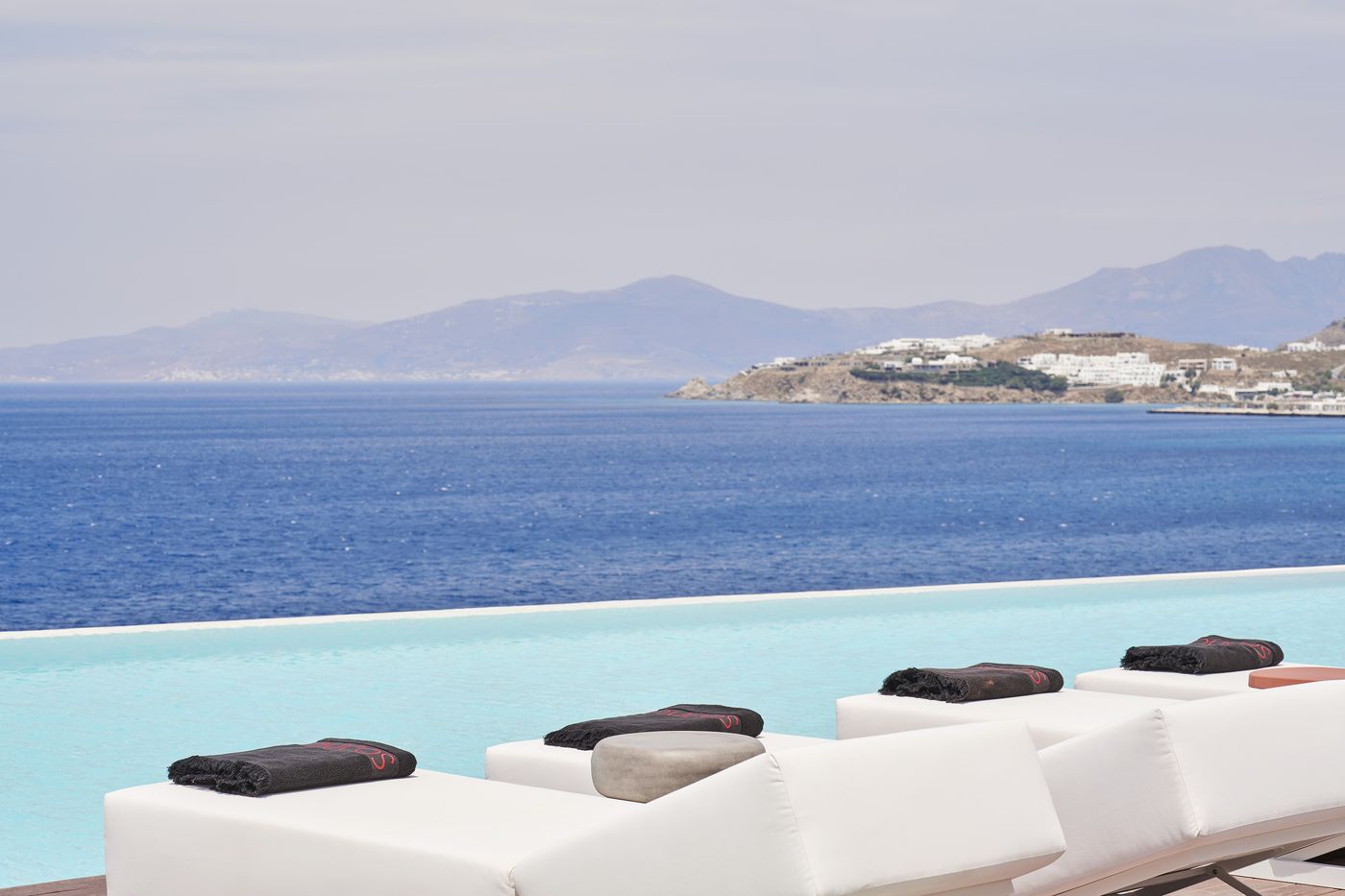 Kouros-Hotel---Suites-Pool-12