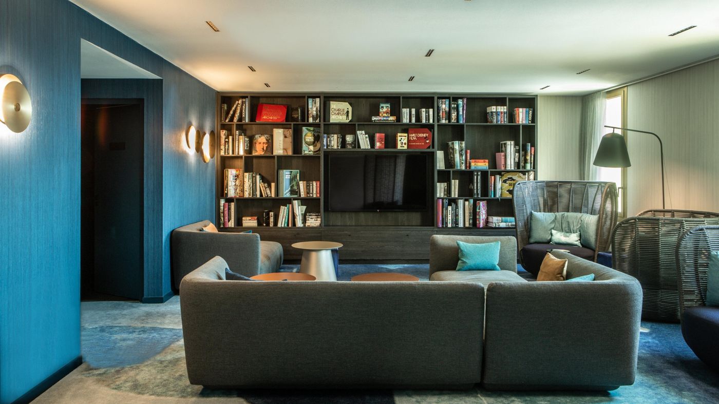 Crowne-Plaza-Nice-Grand-Arenas-Lobby-24