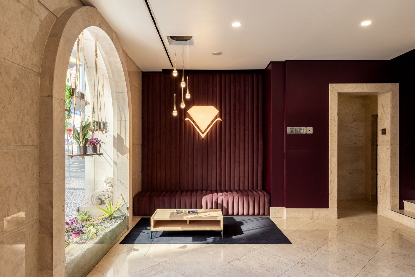 America-Diamonds-Lobby-13