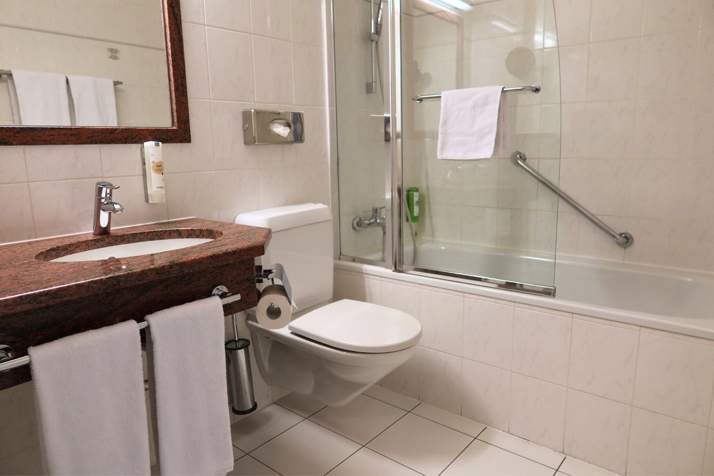 Hotel-Everness--Signature-Collection-Room-28