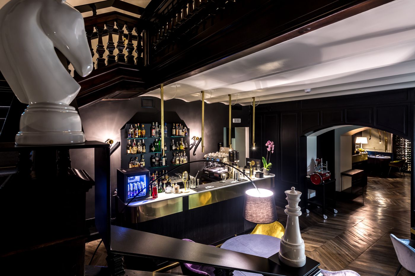 The-H-All-Tailor-Suite-Roma-Bar-13
