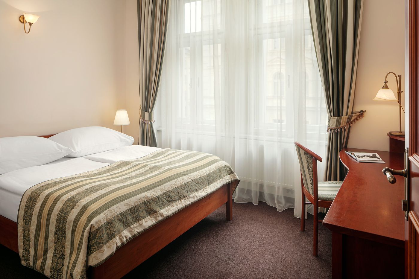 Amigo-City-Centre-Room-14