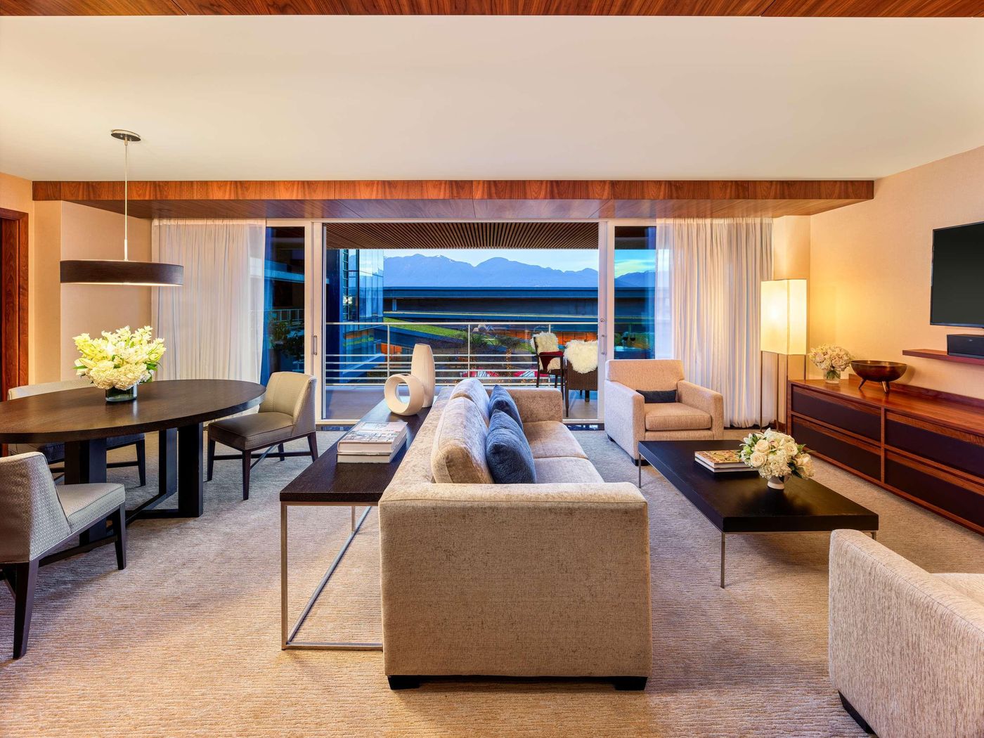 Fairmont-Pacific-Rim-Room-16