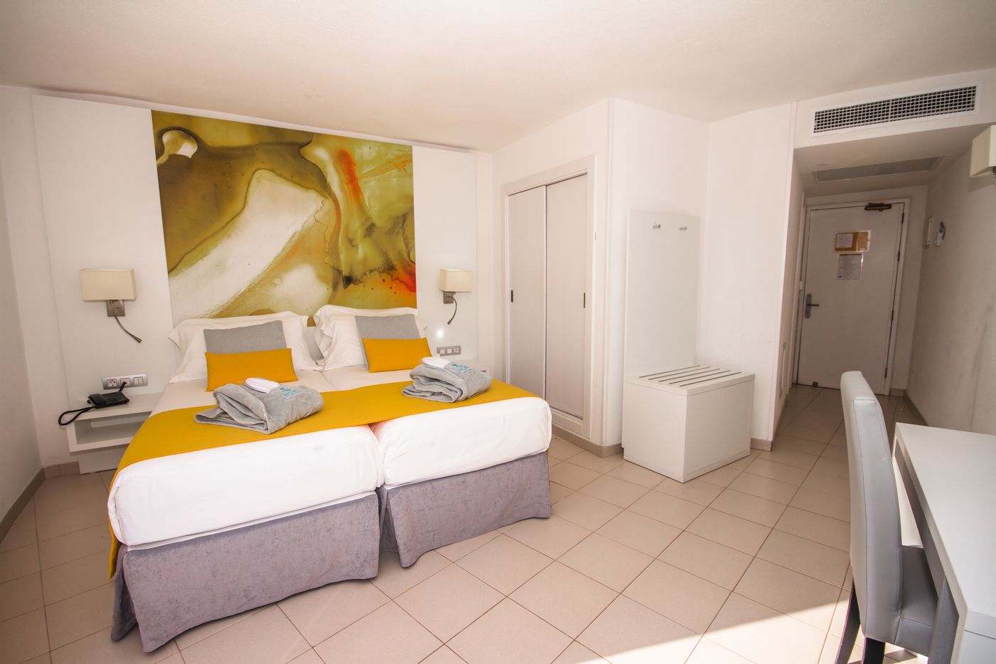 Servatur-Waikiki-Room-29