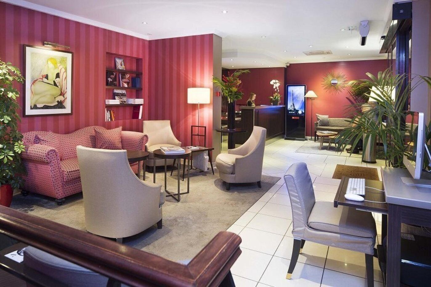 Europe-Tour-Eiffel-Lobby-16