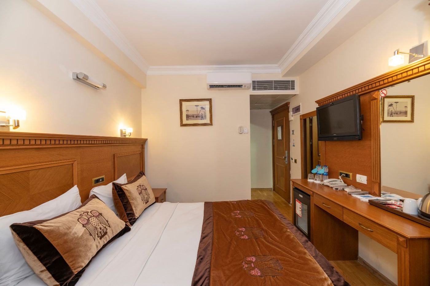 The-Byzantium-Hotel---Suites-Room-28