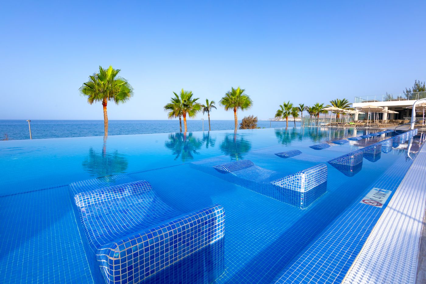 Club-Hotel-Riu-Gran-Canaria-Pool-11