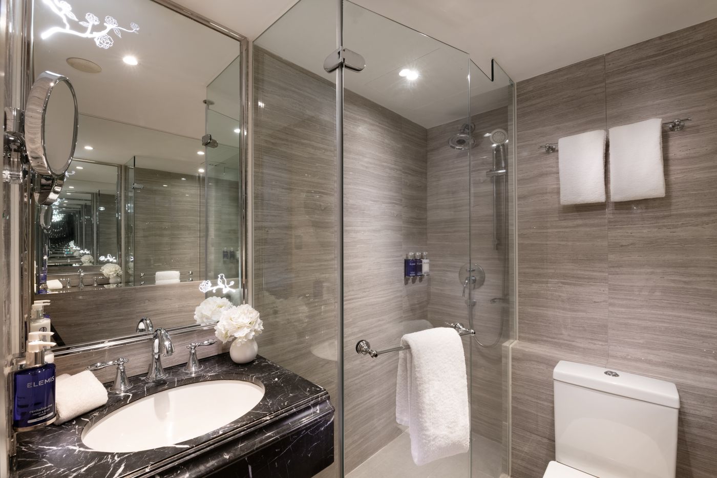 Dorsett-Wanchai--Hong-Kong-Room-21