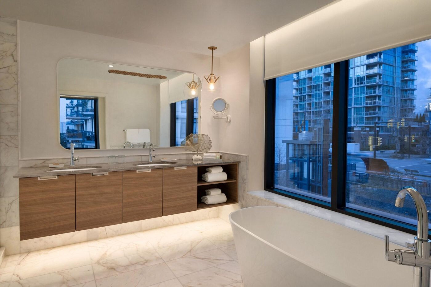 Seaside-Hotel-North-Vancouver-Room-20