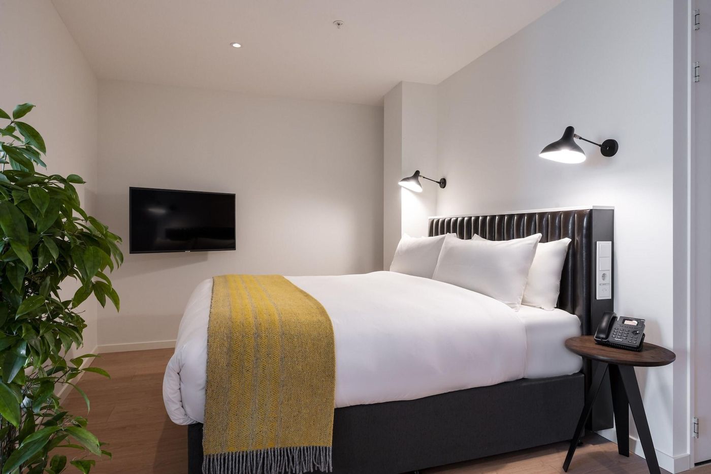 Premier-Suites-Plus-Amsterdam-Room-30