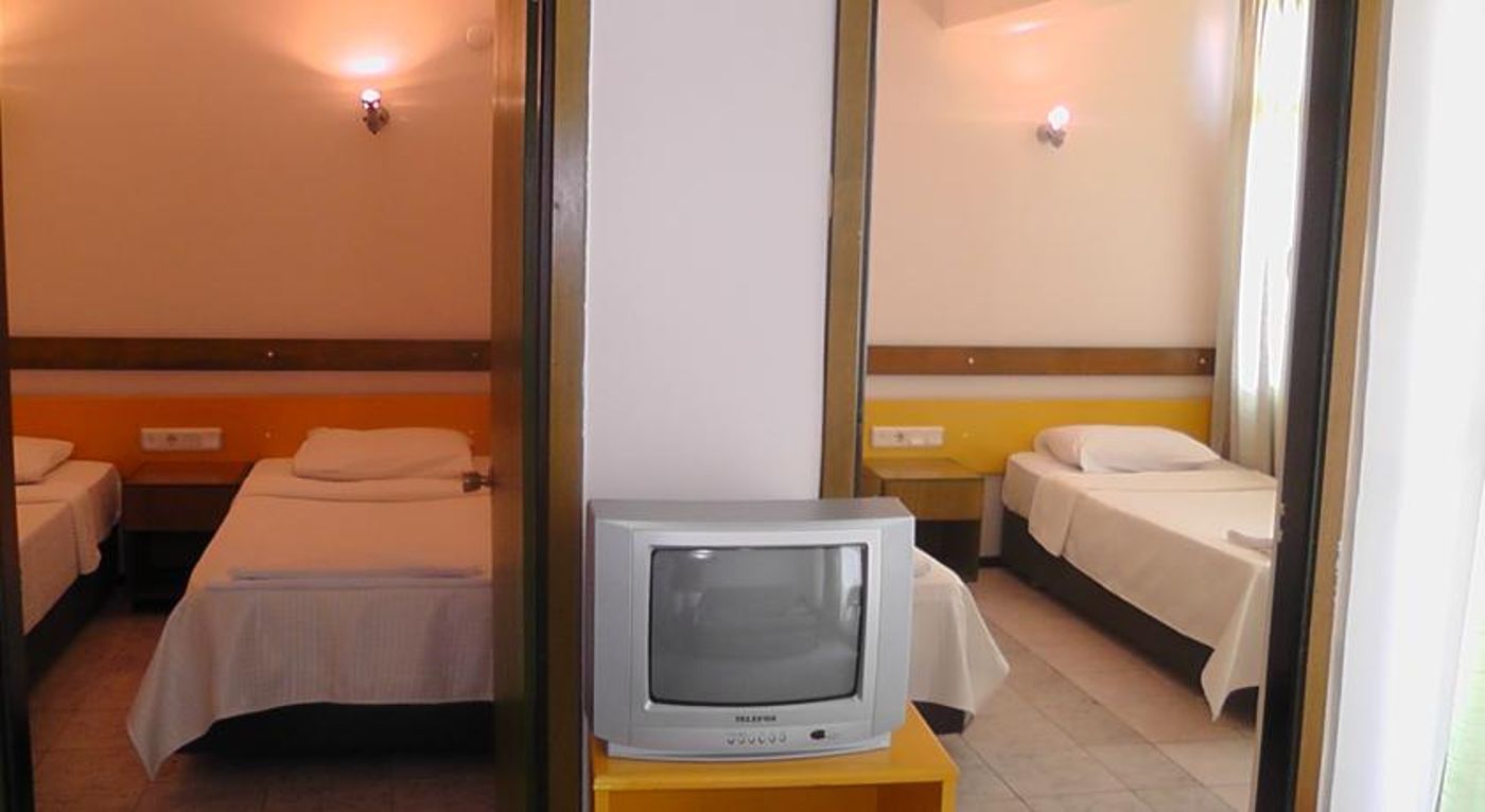 Tropic Marina Apartments