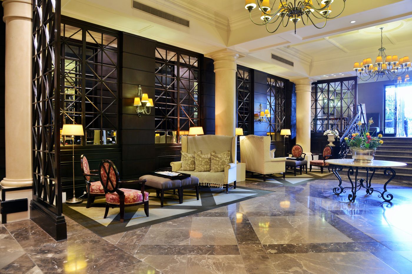Cape-Royale-Luxury-Hotel-Lobby-4