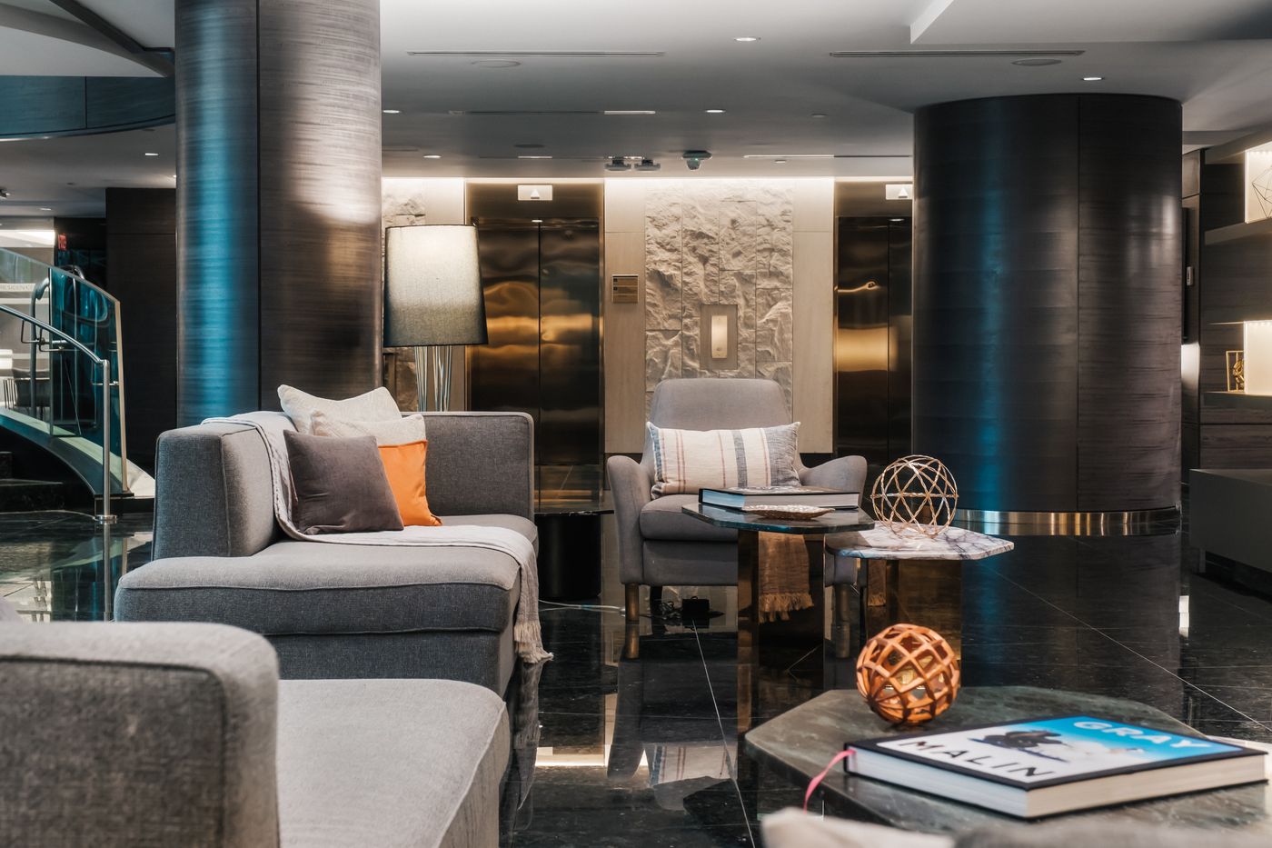 Paradox-Hotel-Vancouver-Lobby-16