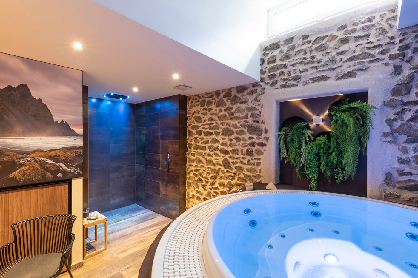 Auberge de Clochemerle - France - VAUX-EN-BEAUJOLAIS - Sports and Entertainment - 3