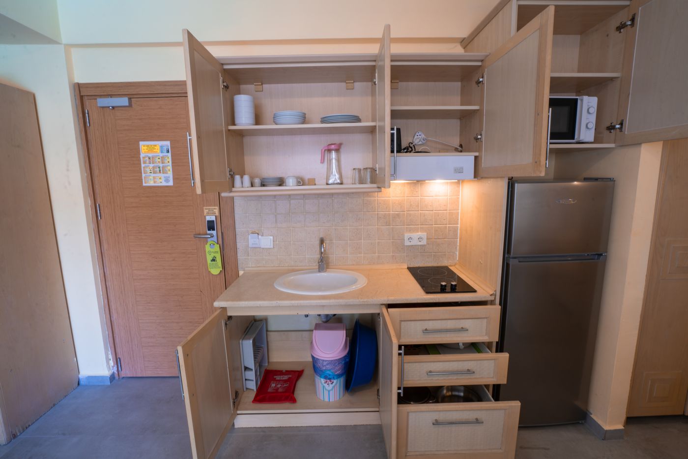 Alenz-Suite-Hotel-Room-24