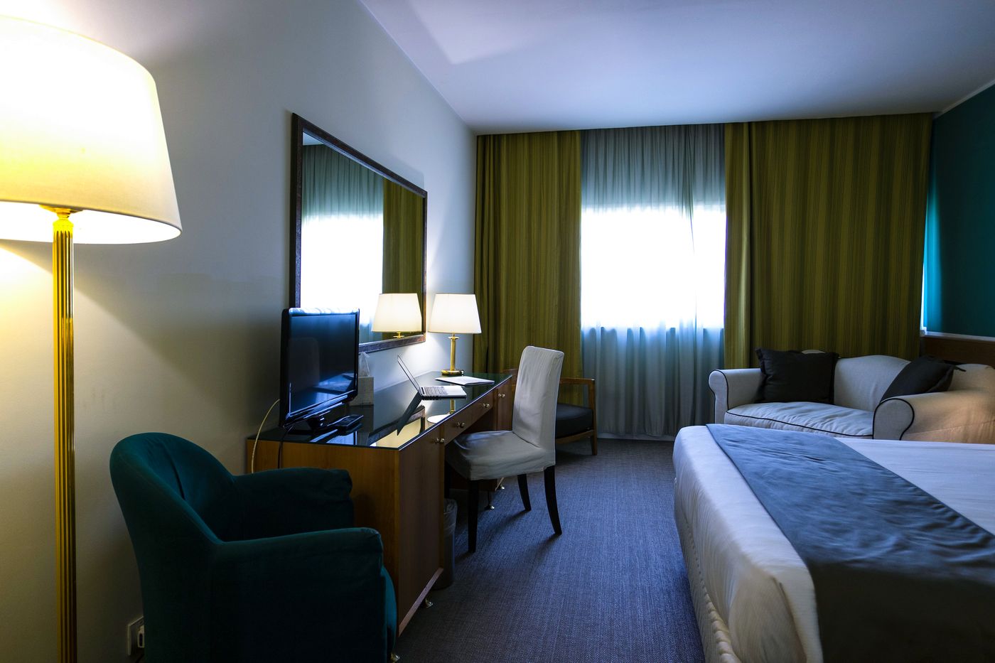 BV-Oly-Hotel-Room-19