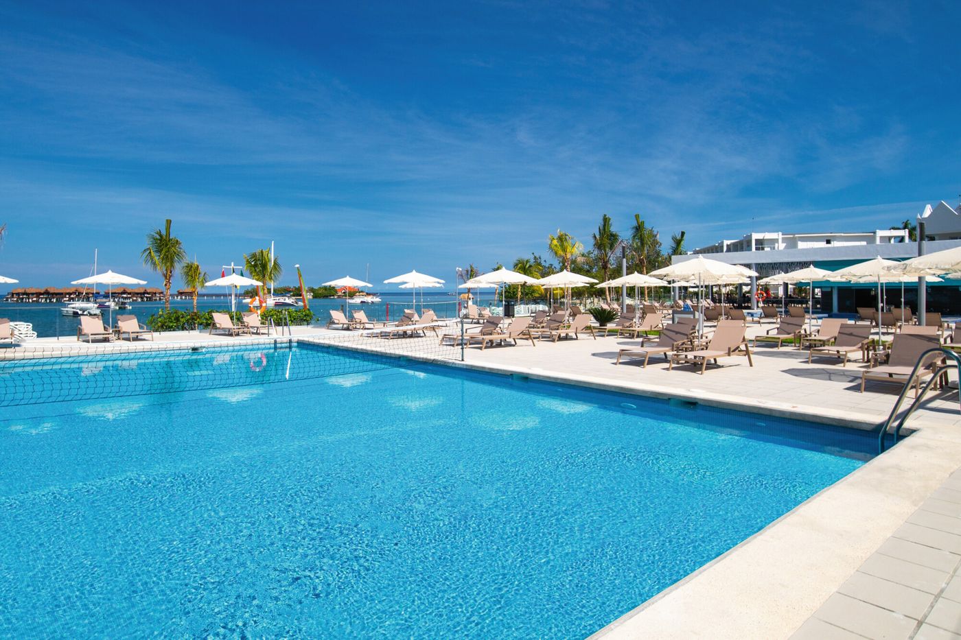 Riu-Montego-Bay-All-Inclusive-Pool-4