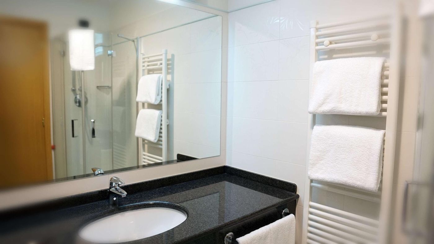 Garden-Hotel-Room-16