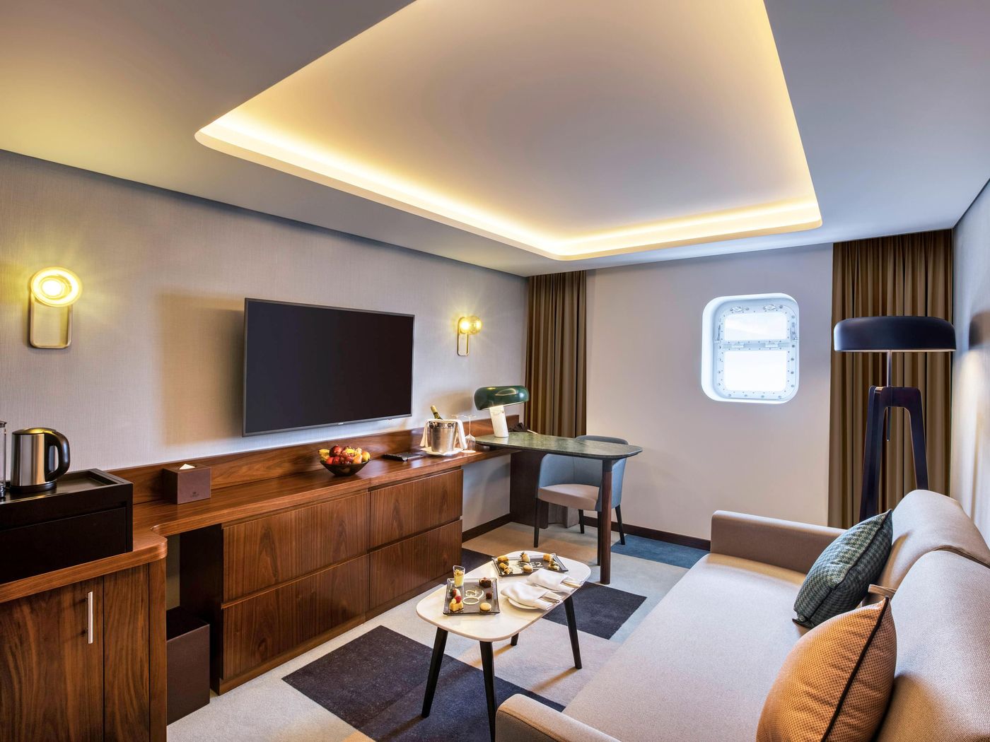 Queen-Elizabeth-2-Hotel-Room-38