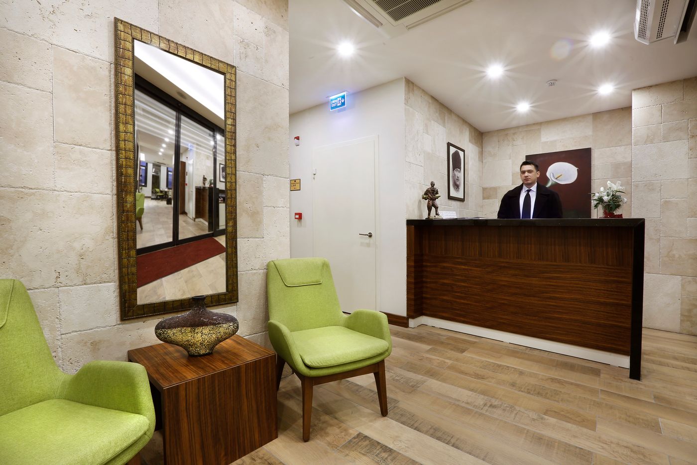 The-White-Orient-Hotel-Lobby-12