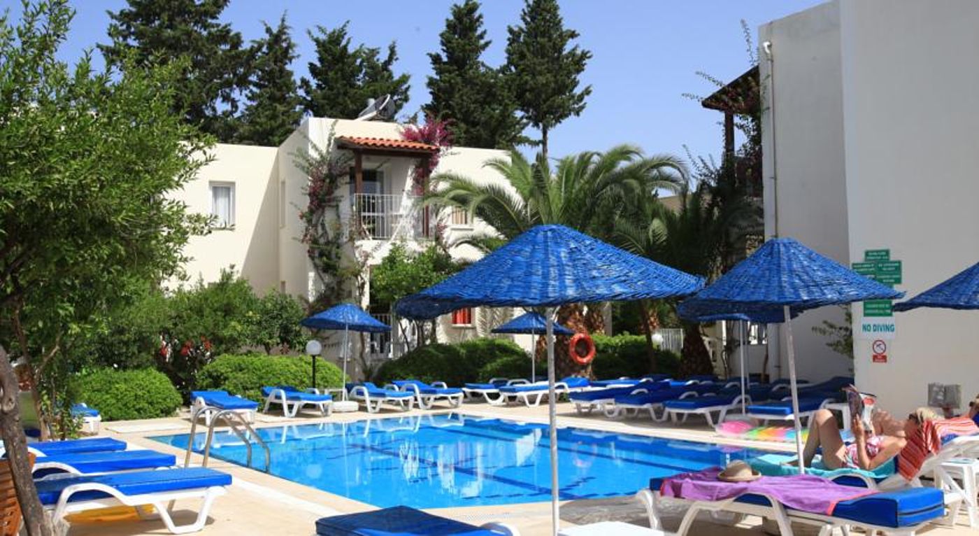 Summer Garden Suites & Beach Hotel