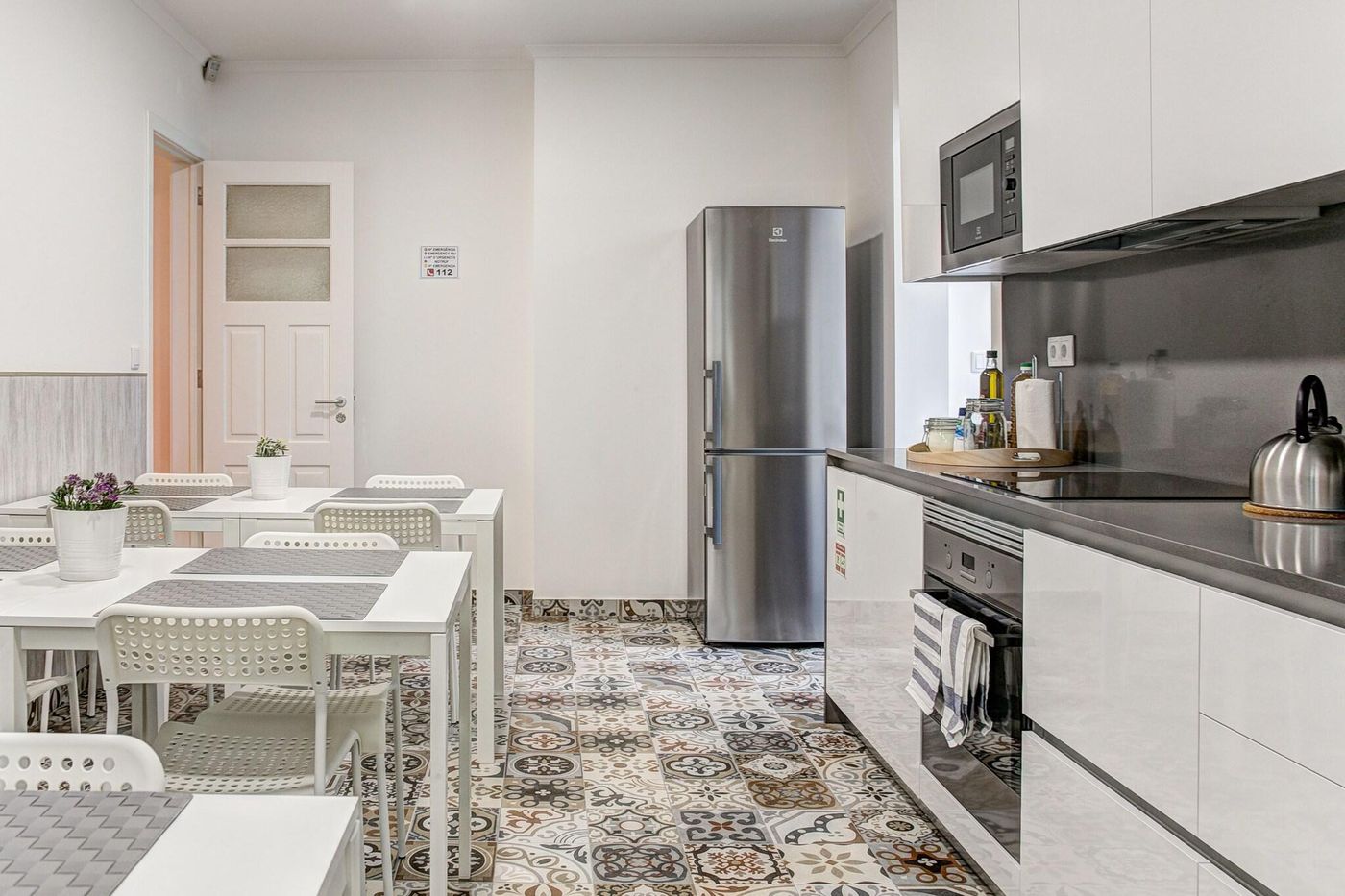 Home-Out-Rooms---Apartments-Room-85