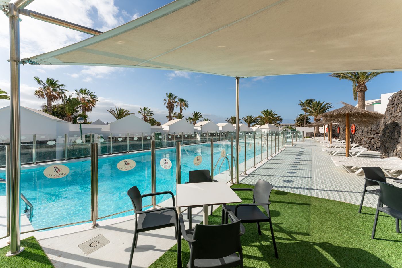 Apartamentos-LIVVO-Las-Gaviotas-Bar-10