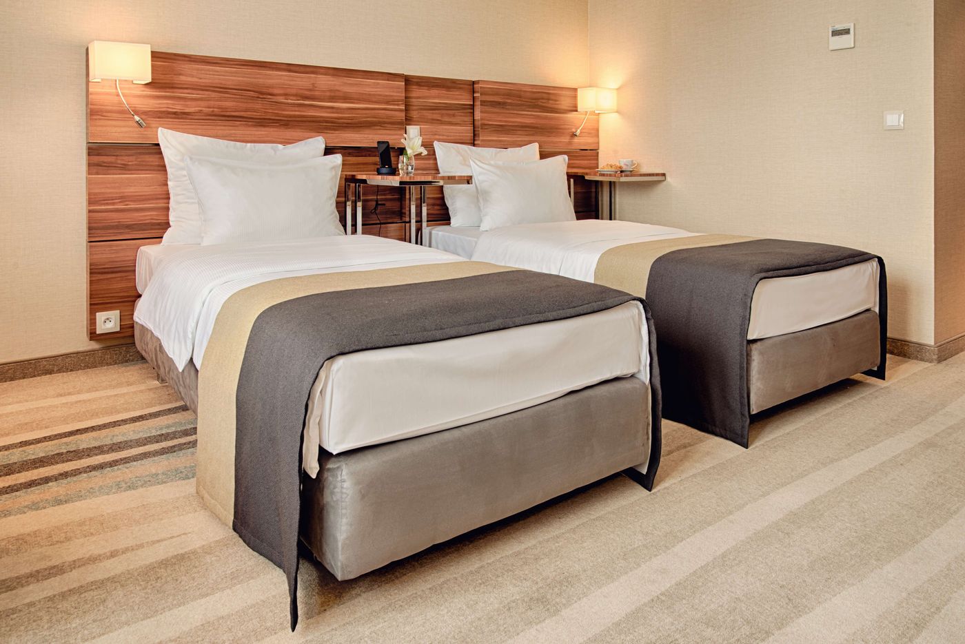 Warsaw-Plaza-Hotel-Room-6