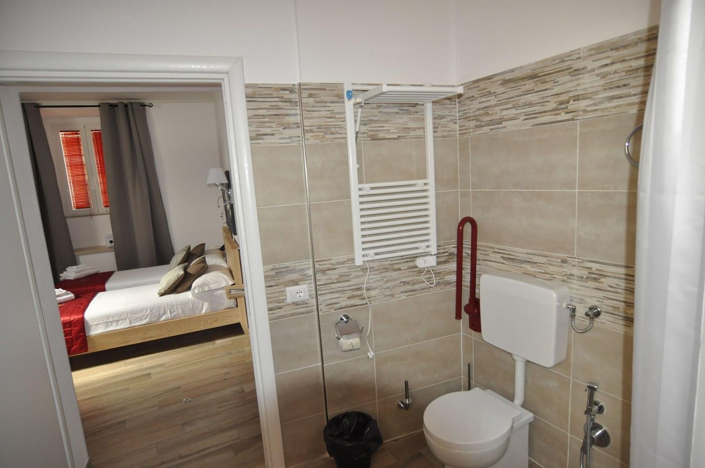 Flatinrome-Trastevere-Deluxe-Rooms-Room-41