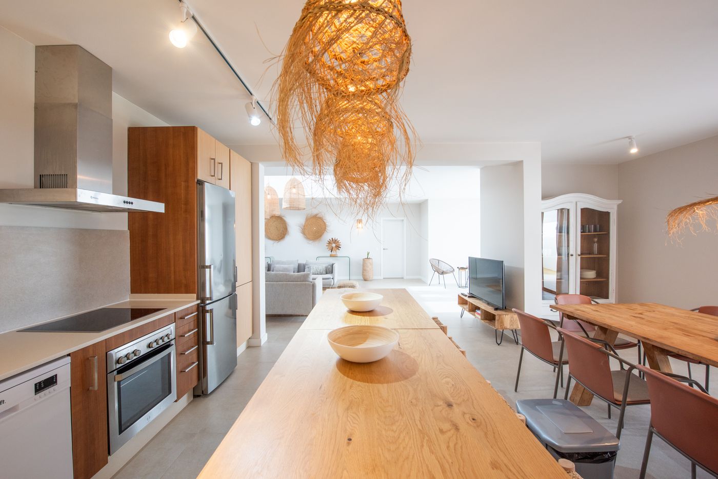 11.06.25 EREZA The White Homes