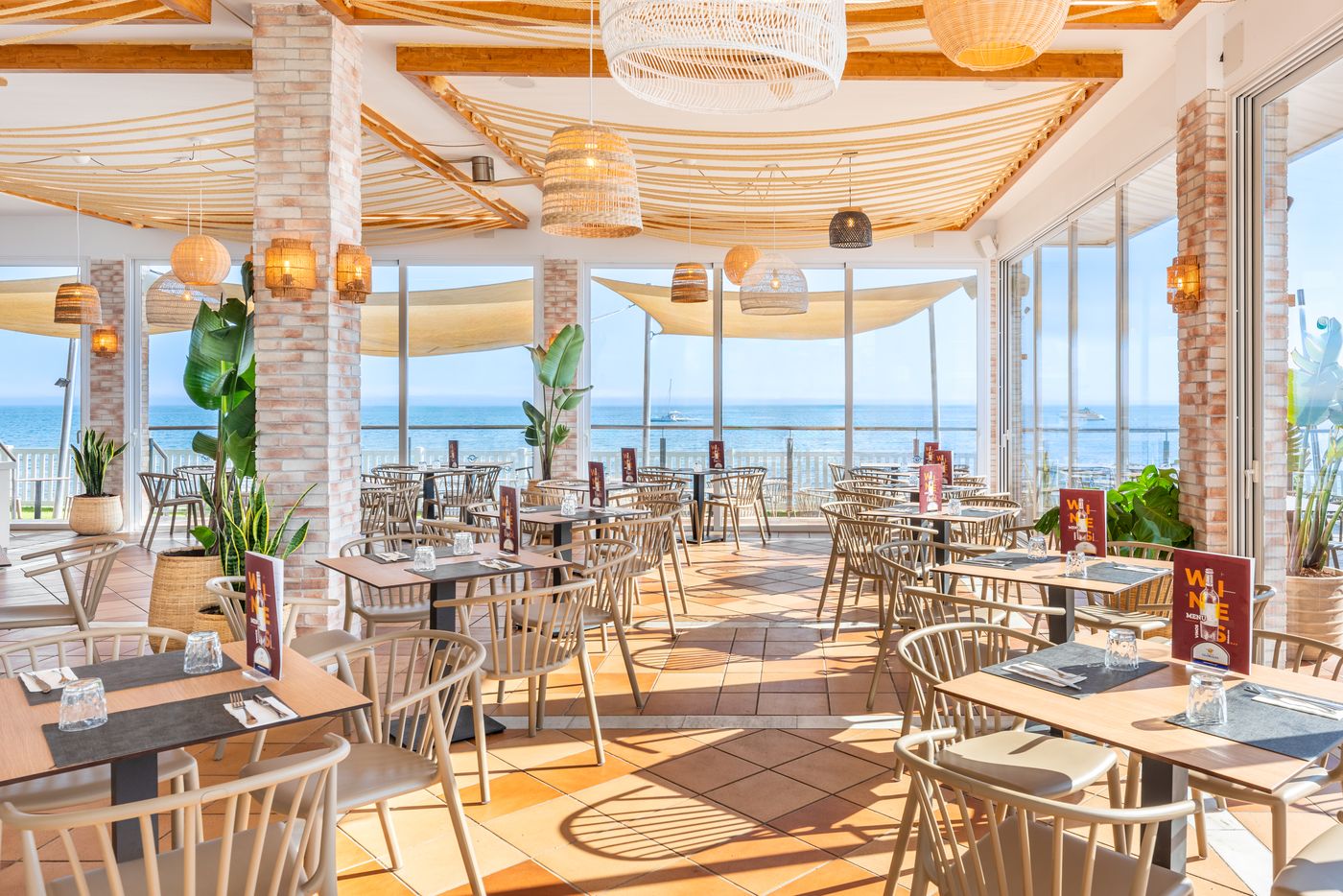 Globales-Playa-Estepona-Restaurant-47