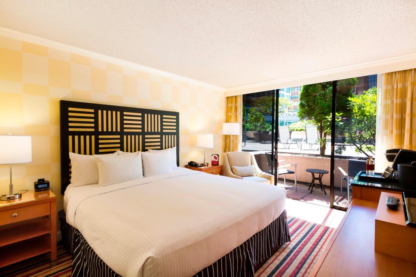 Pinnacle-Hotel-Harbourfront-Room-19