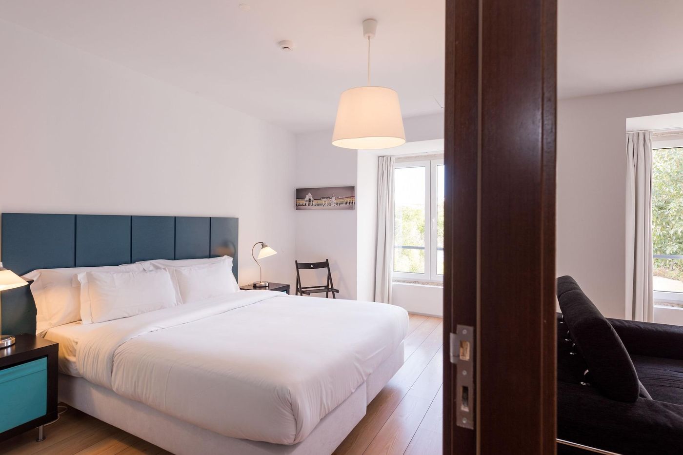 Alfama---Lisbon-Lounge-Suites-Room-23