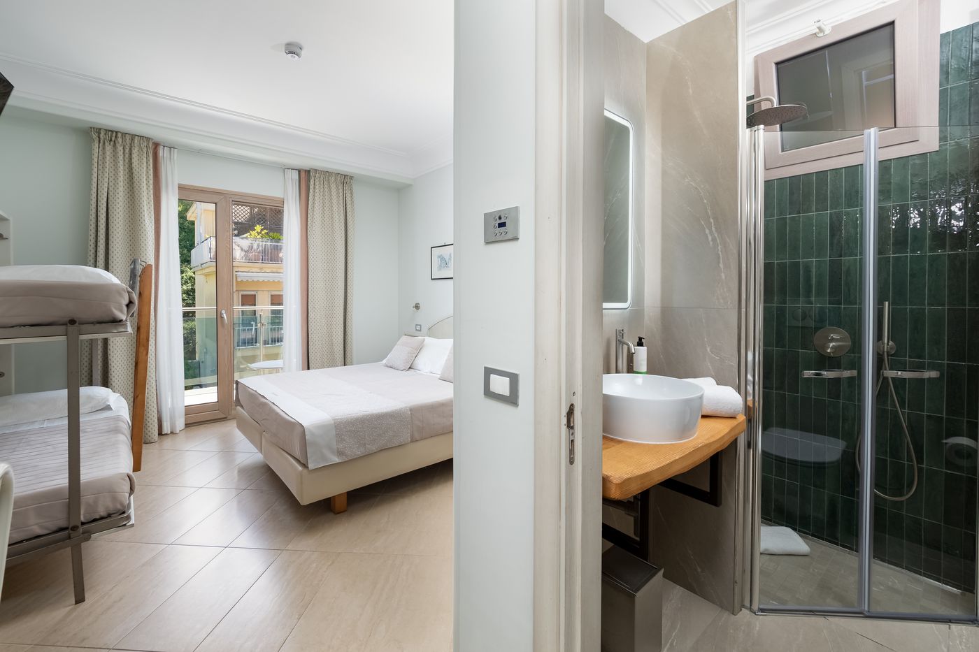 Comfort-Hotel-Gardenia-Sorrento-Coast-Room-43