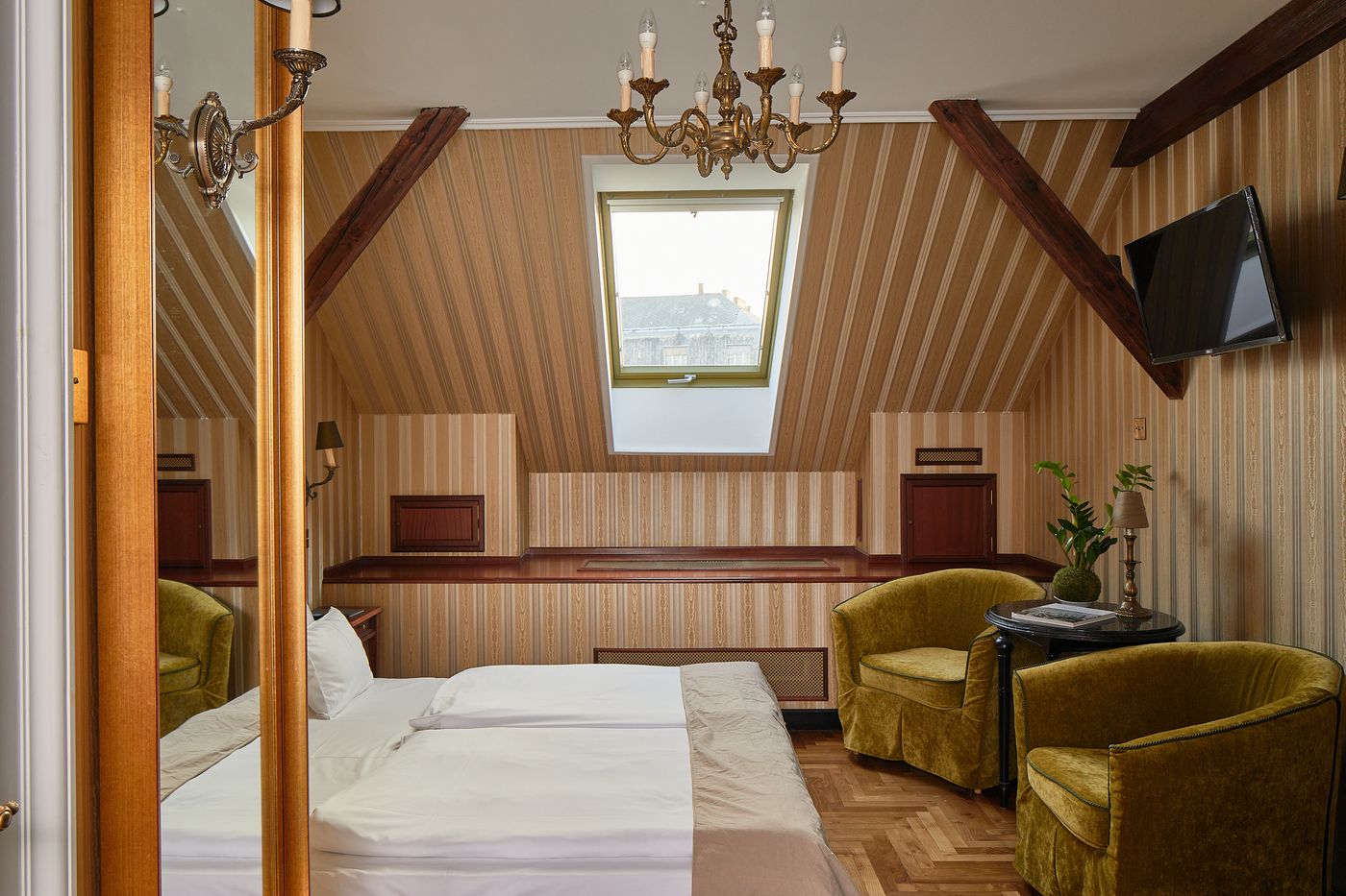 Gerloczy-Boutique-Hotel-Room-7